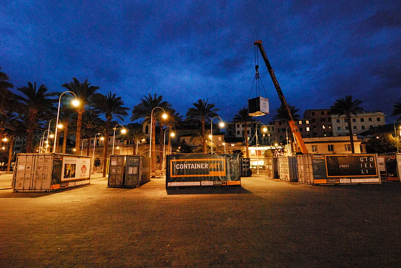 Carrera, realizzazione grafica per container art